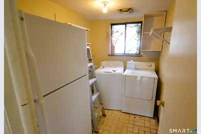 215 Saxonwood Road, Fairfield, CT 06824 - Photo 23