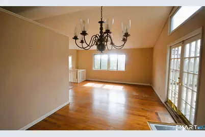 215 Saxonwood Road, Fairfield, CT 06824 - Photo 5