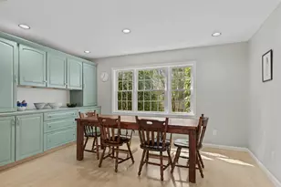 7 Mcguire Rd, Trumbull, CT 06611 - Photo 13