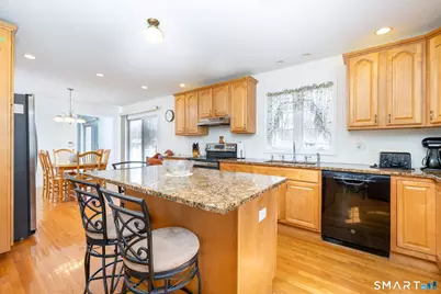 33 Valerie Court, Hamden, CT 06514 - Photo 5