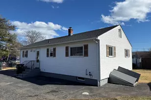 35 Early Ave, Stratford, CT 06615 - Photo 3