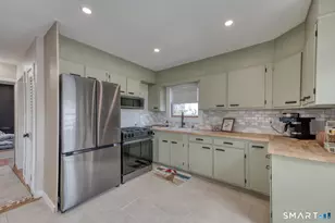 17 Innsbruck St, Milford, CT 06460 - Photo 7