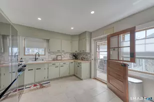 17 Innsbruck St, Milford, CT 06460 - Photo 5