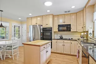 65 Tahmore Pl, Fairfield, CT 06825 - Photo 9