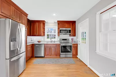 107 Harmund Place, Wethersfield, CT 06109 - Photo 3