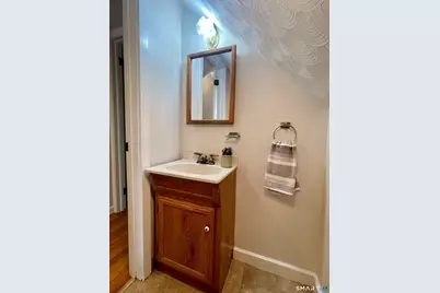 31 Gordon Avenue, Enfield, CT 06082 - Photo 13