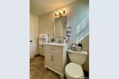 31 Gordon Avenue, Enfield, CT 06082 - Photo 9