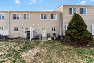 3 MacIntosh Ln, Ansonia, CT 06401 - Photo 31