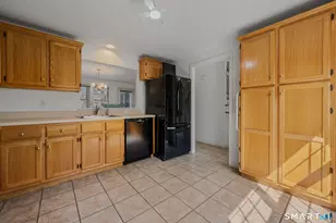 5 Cherry Blossom Ln, East Lyme, CT 06357 - Photo 9