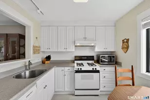 196 Apache Ln, Stratford, CT 06614 - Photo 3