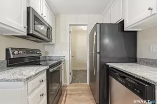 106 Ferry Ct, Stratford, CT 06614 - Photo 11