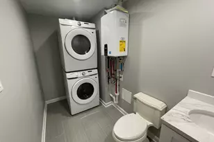 111 Priscilla Cir, Bridgeport, CT 06610 - Photo 7