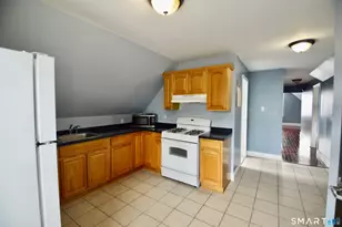 32 Boston Terrace, Bridgeport, CT 06610 - Photo 11