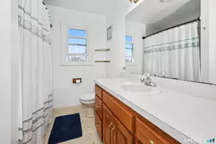 29 Bosse Rd, Waterbury, CT 06704 - Photo 9