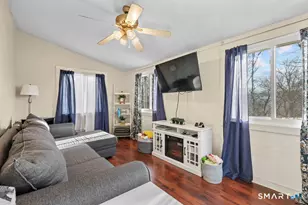 4 Hilltop Rd, New Haven, CT 06515 - Photo 9