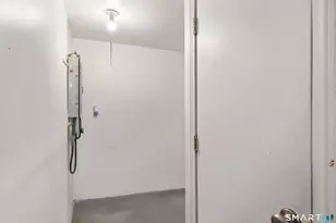 4 Hilltop Rd, New Haven, CT 06515 - Photo 23