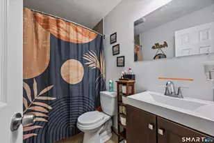 105 Pond St, Bridgeport, CT 06606 - Photo 15