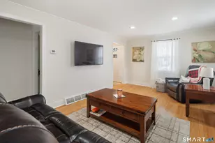 135 Laurel Pl, Bridgeport, CT 06604 - Photo 17