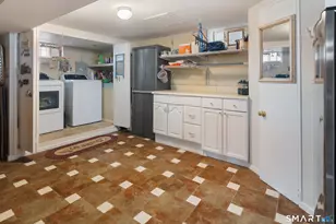 135 Laurel Pl, Bridgeport, CT 06604 - Photo 33