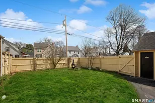 135 Laurel Pl, Bridgeport, CT 06604 - Photo 11