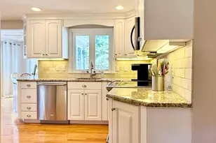 17 Sunnybrook Dr, Avon, CT 06001 - Photo 13