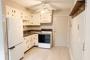 39 Briarwood Ln, Branford, CT 06405 - Photo 3