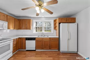 122 Newton St, Norwich, CT 06360 - Photo 11