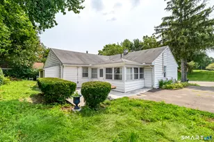 472 Anton St, Bridgeport, CT 06606 - Photo 17