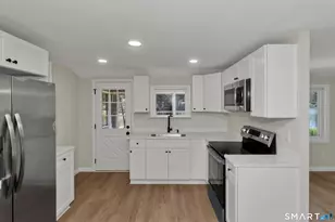 42 Wheeler Dr, Enfield, CT 06082 - Photo 9