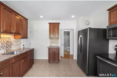 712 Madison Avenue #1st floor with storefront, Bridgeport, CT 06606 - Photo 15