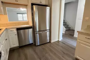 88 E Gate Ln, Hamden, CT 06514 - Photo 3