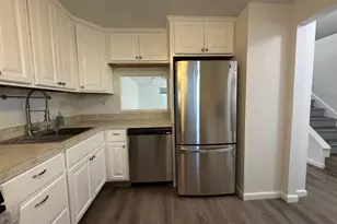 88 E Gate Ln, Hamden, CT 06514 - Photo 3