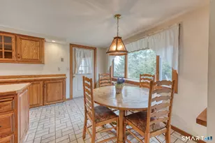 879 Neipsic Rd, Glastonbury, CT 06033 - Photo 9