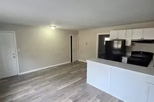 6 Peggy Ln, East Lyme, CT 06333 - Photo 3