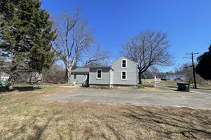 4 Pleasant St, East Windsor, CT 06088 - Photo 15