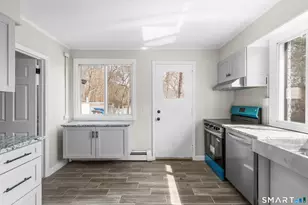 55 Englewood Dr, New Haven, CT 06515 - Photo 9