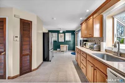 90 West Side Drive, Hamden, CT 06514 - Photo 19