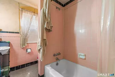 30 Parklawn Drive, Waterbury, CT 06708 - Photo 13