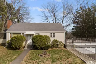 30 Parklawn Dr, Waterbury, CT 06708 - Photo 3