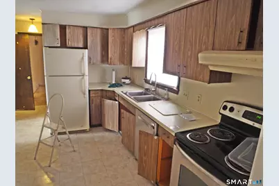 341 Lounsbury Street, Waterbury, CT 06706 - Photo 9