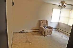 341 Lounsbury St, Waterbury, CT 06706 - Photo 11