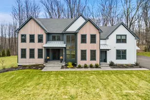 8 Holly Ln, Newtown, CT 06482 - Photo 1