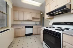 1 Strawberry Hill Ct, Stamford, CT 06902 - Photo 9