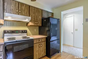 23 Happy Hollow Cir, Stratford, CT 06614 - Photo 7