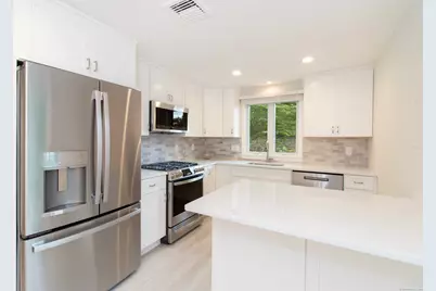 12 Castle Rock #12, Branford, CT 06405 - Photo 11