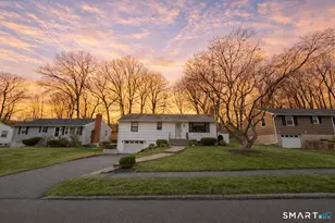 9 Cobblers Ln, Norwalk, CT 06851 - Photo 3