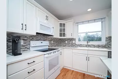 81 Old Stratfield Road, Fairfield, CT 06825 - Photo 3