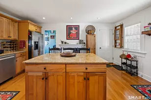 25 Stonegate Cir, Cheshire, CT 06410 - Photo 9