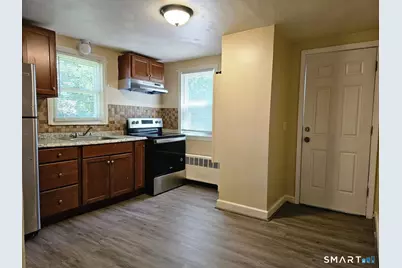 98 East Burnham Street, Bloomfield, CT 06002 - Photo 5