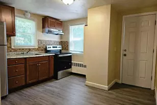 98 E Burnham St, Bloomfield, CT 06002 - Photo 5